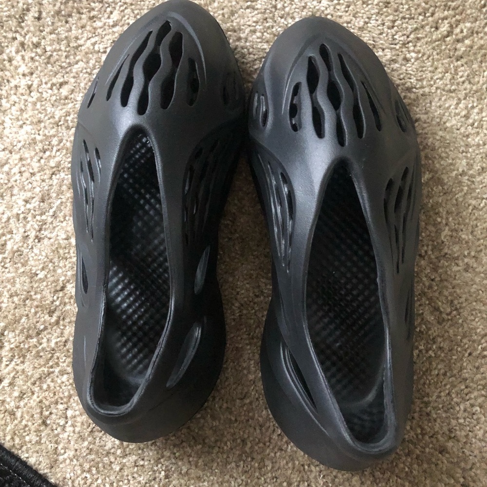 Authentic Adidas foam runners size 8